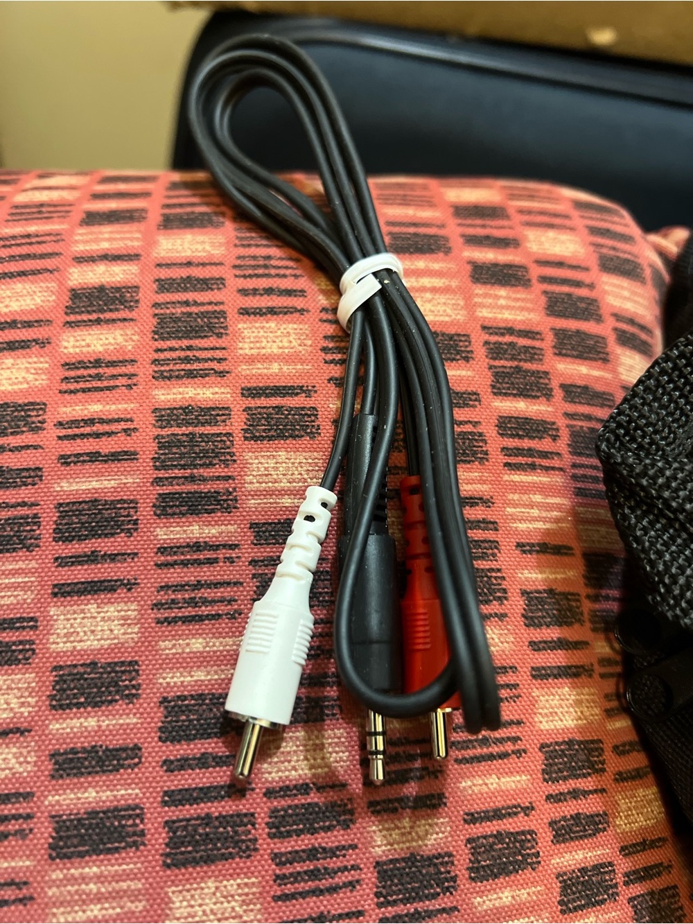 Black Audio RCA to 3.5mm Stereo Cable - Versatile Connection Lead